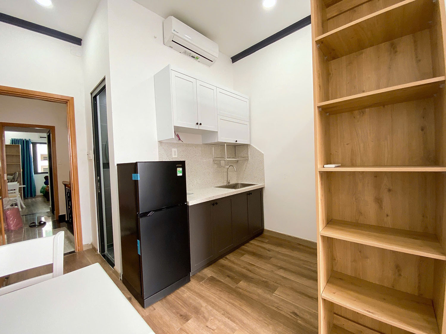 Nhà phố 2 lầu, sân thượng (3,5mx17m) gồm mặt bằng k.doanh và 6 phòng d.vụ Đường Nguyễn Thanh Tuyền